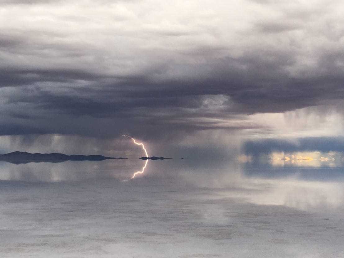 ウユニ塩湖旅行記 曇っていようが雷が走ろうが ウユニ塩湖の魅力は変わらない サンパウロ自堕落道楽日記